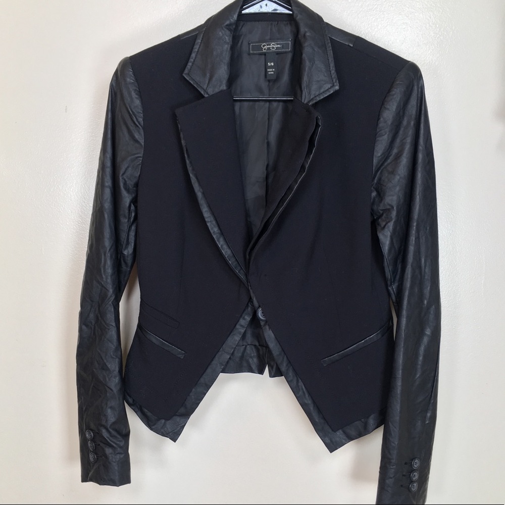 Jessica Simpson Black cropped blazer. Size 5/6